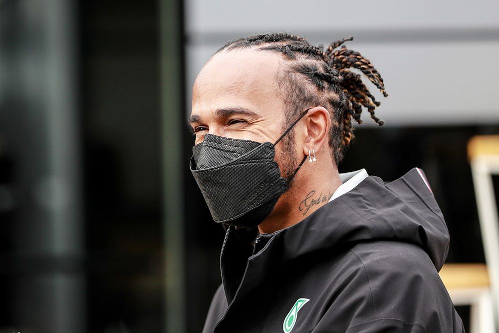 Hamilton: No concerns about Mercedes team harmony if Russell signs