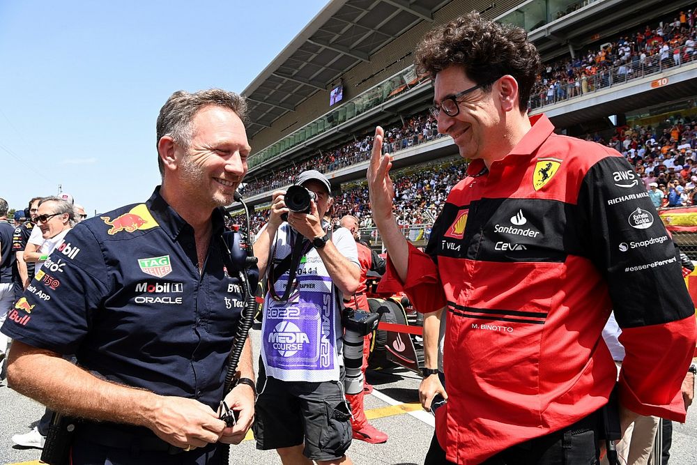 Christian Horner, Team Principal, Red Bull Racing, Mattia Binotto, Team Principal, Ferrari, on the grid 