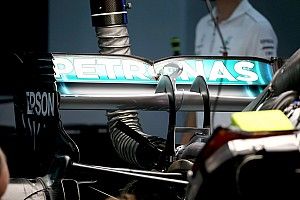Csomagot kapott a Mercedes, nyomokban Ferrarit is tartalmaz
