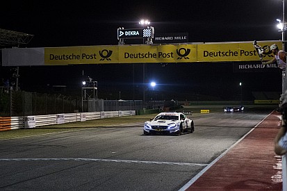 Teljes egészében a DTM őrült villanyfényes versenye Misanóból