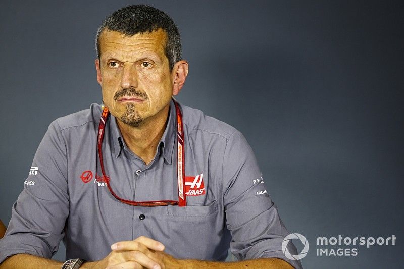 Guenther Steiner, teambaas Haas F1 in de persconferentie 