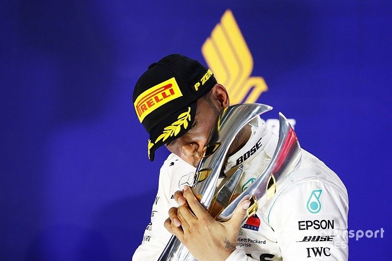 Podio: ganador de la carrera Lewis Hamilton, Mercedes AMG F1