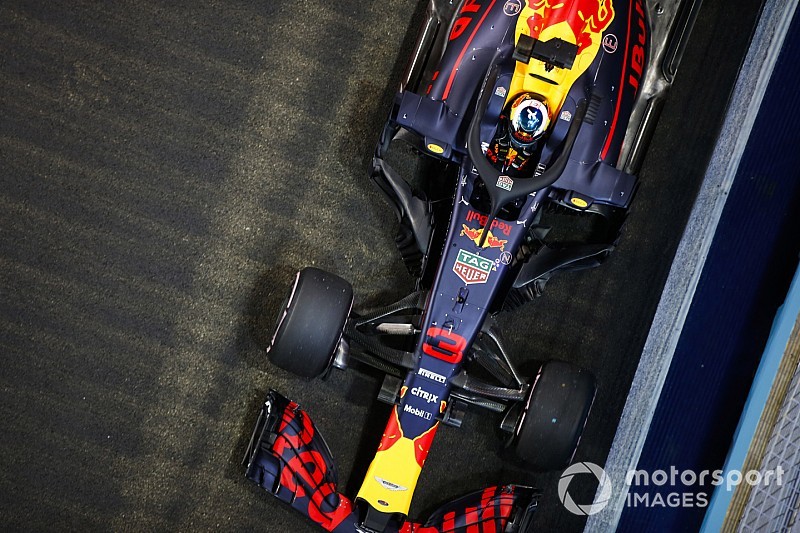 В Red Bull задумались о переходе на старую версию мотора Renault. В этом случае пилоты получат штраф
