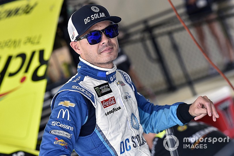 Kyle Larson lidera la práctica de NASCAR en Dover