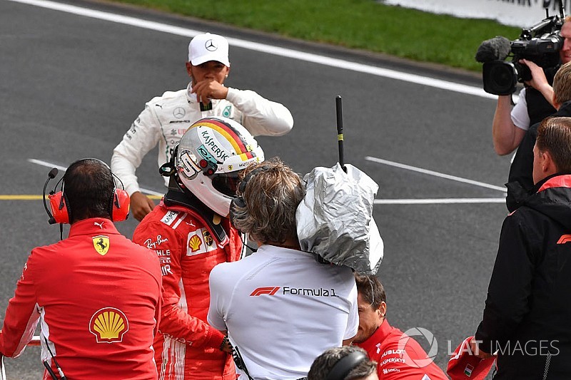 Hamilton sa sfruttare tutti gli imprevisti: "Ma la Ferrari in gara sarà la favorita"