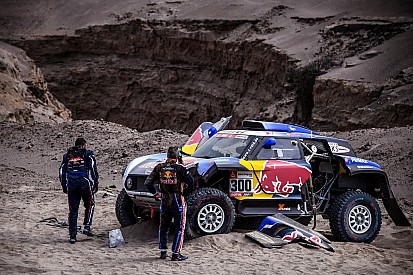 Sainz blames "disaster" Dakar roadbook for accident