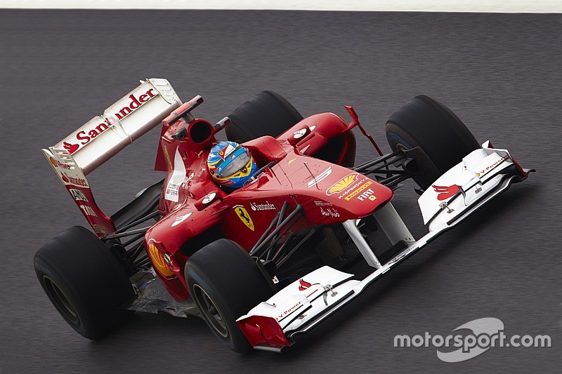 Webber lélegzetelállító manővere Alonso ellen az Eau Rouge-ban (videó)