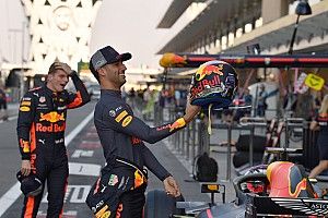 Ami a mezcsere a fociban, az a sisakcsere az F1-ben