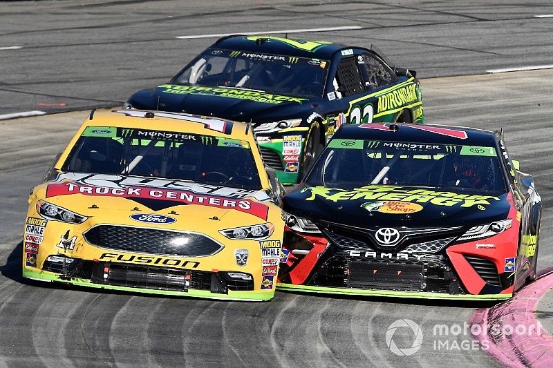 Clint Bowyer, Stewart-Haas Racing, Ford Fusion Rush Truck Centers, Martin Truex Jr., Furniture Row Racing, Toyota Camry 5-hour ENERGY/Bass Pro Shops