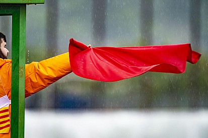 MotoGP-race Valencia gestaakt vanwege hevige regenval