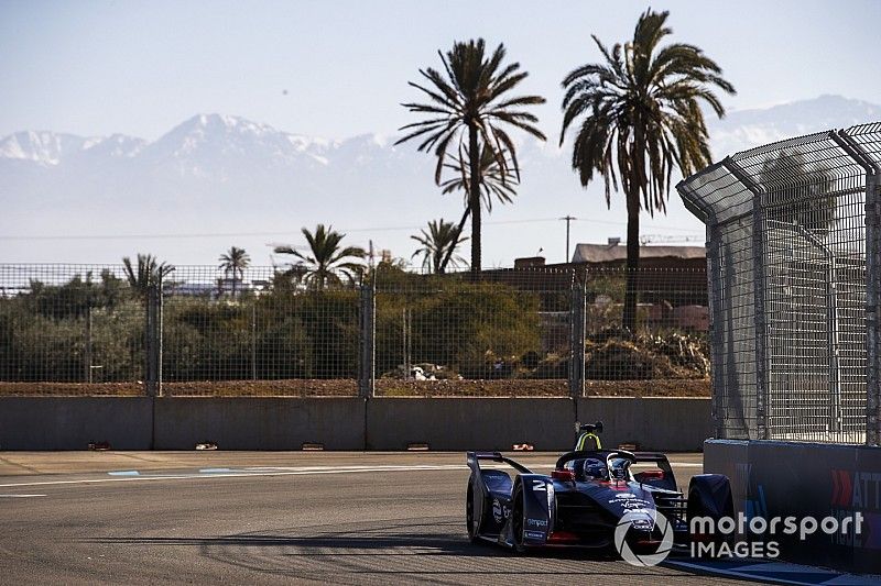 Marrakesh E-Prix: Bird snatches pole from Vergne