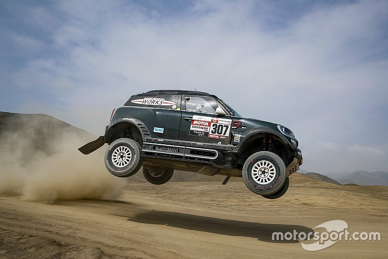 Dakar, Nani Roma: "Ringrazio il mio copilota. Corre con 2 costole rotte dalla Tappa 6!"