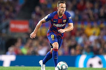 Arthur, do Barcelona, se junta a craques de Real e Manchester City para desafiar pilotos da F1 no GP Virtual da Espanha