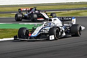 Az F1-es újonc parádés előzése: kezd ráérezni az ízére? (videóval)