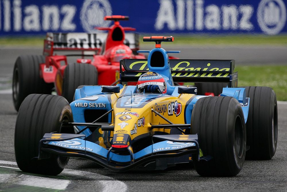 Fernando Alonso, Renault R25, leads Michael Schumacher, Ferrari F2005