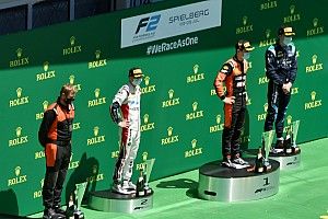 Drugovich tökéletes versenyzéssel nyerte a 3 safety carral is tarkított F2-es sprintfutamot