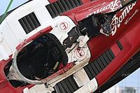 La estructura del coche de Zhou soportó el doble de lo establecido