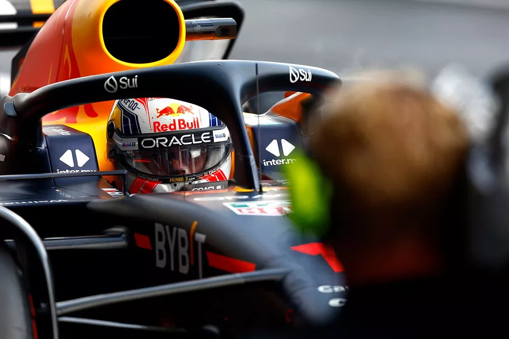 Le poleman Max Verstappen, Red Bull Racing RB19