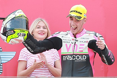 Moto3, Brno: Tony Arbolino festeggia il compleanno con la pole!