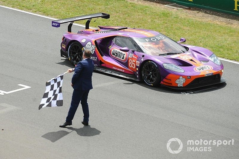 #85 Keating Motorsports Ford GT: Ben Keating, Jeroen Bleekemolen, Felipe Fraga takes the checkered flag