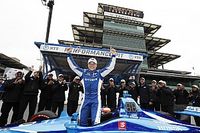 Rosenqvist obtiene la pole en Indianápolis