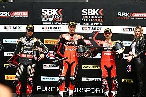 Davies se lleva la superpole en Imola por delante de Rea y Bautista