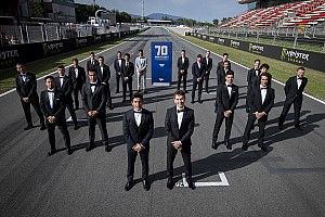 Kala pembalap MotoGP tampil keren dengan setelan jas