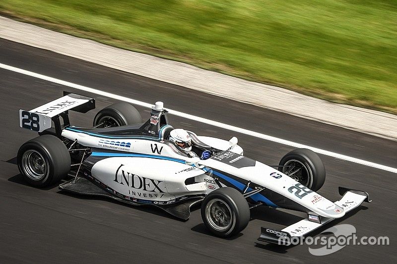 Victoria de Askew en Indy Lights por 0.0067 segundos