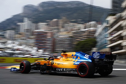 Carlos Sainz nem tud kimaradni a Q3-ból Monacóban