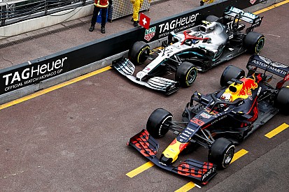 Bottas: Verstappen "kept drifting to the right" in pitlane incident