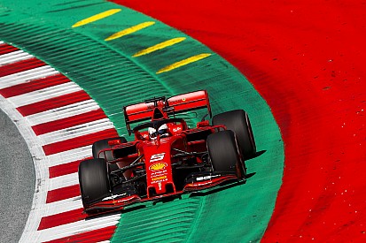 Videó: Vettel is alig kerülte el a falat az Osztrák Nagydíj második edzésén