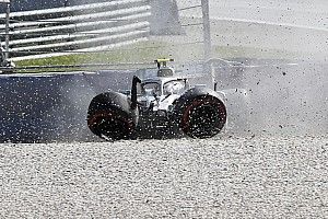 Photos - Les accidents de Verstappen et Bottas au Red Bull Ring