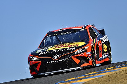 Martin Truex Jr. supera a Kyle Busch y gana en Sonoma