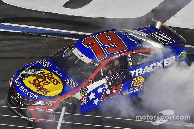 NASCAR in Charlotte: Martin Truex Jr. gewinnt turbulentes Coca-Cola 600