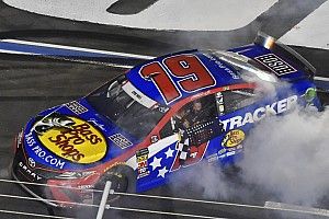 NASCAR in Charlotte: Martin Truex Jr. gewinnt turbulentes Coca-Cola 600
