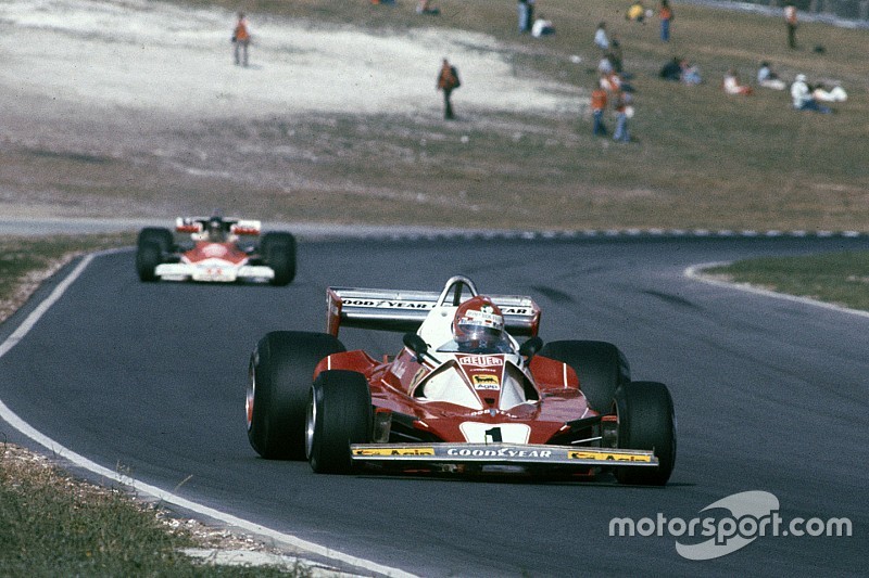 Vettel megőrül Lauda 1977-es Ferrarijáért