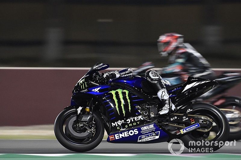Viñales y Rins lideran el estreno del test de Qatar; Lorenzo, a dos segundos