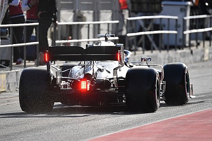 Hamilton egymaga több mint 630 kört tesztelt Barcelonában