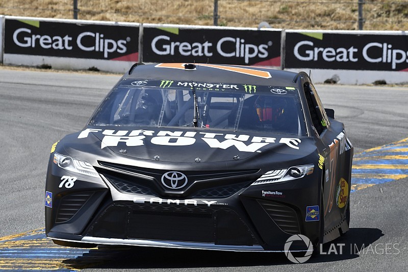 Truex supera a Allmendinger y gana la etapa 1