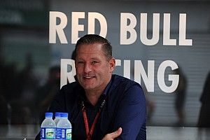 Jos Verstappen apetrots: "Max heeft de wedstrijd echt gecontroleerd"