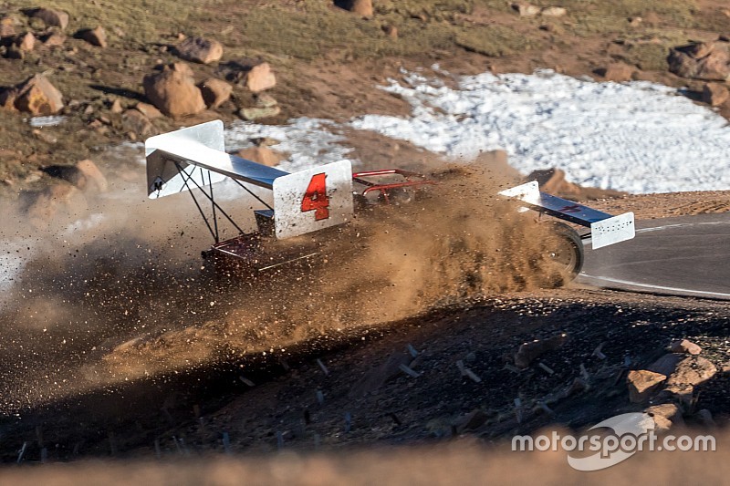 Fotostrecke: Crash beim Bergrennen Pikes Peak 2017
