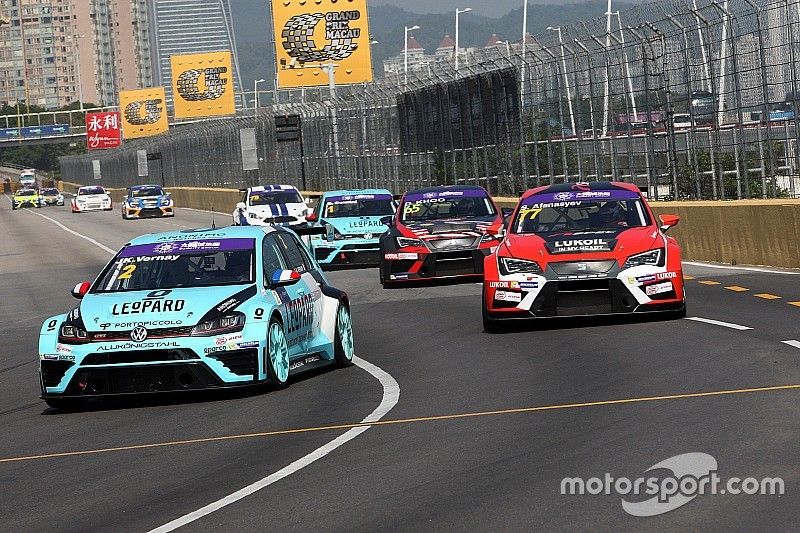 Macau TCR: Vernay beats main title contenders to pole