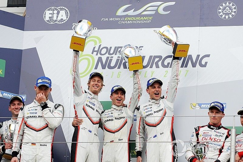 Podium LMP1 : les vainqueurs Timo Bernhard, Earl Bamber, Brendon Hartley, Porsche Team