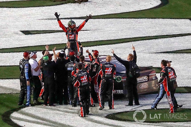 Na tática de combustível, Kurt Busch vence Daytona 500