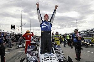 Rahal domina en la carrera 1 en Detroit