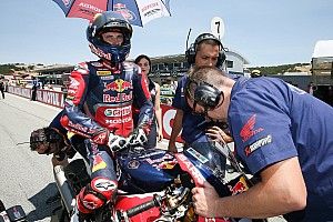Cedera pergelangan tangan, Bradl digantikan Gagne