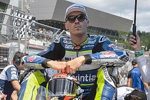 Baz praat met Ten Kate over Superbike-zitje: "Wil team weer aan zege helpen"