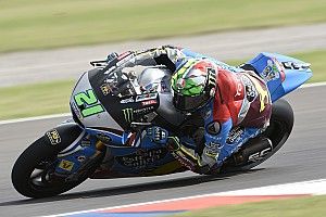 Morbidelli scoort felbevochten Moto2-zege, Marquez crasht hard