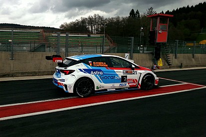 Homola e Caprasse in pole position con la Opel Astra a Spa