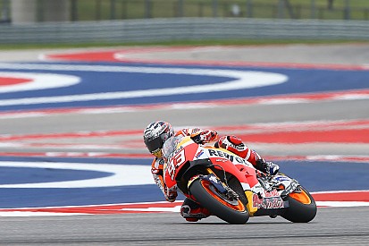 Márquez se impone a Viñales en el mano a mano por la pole